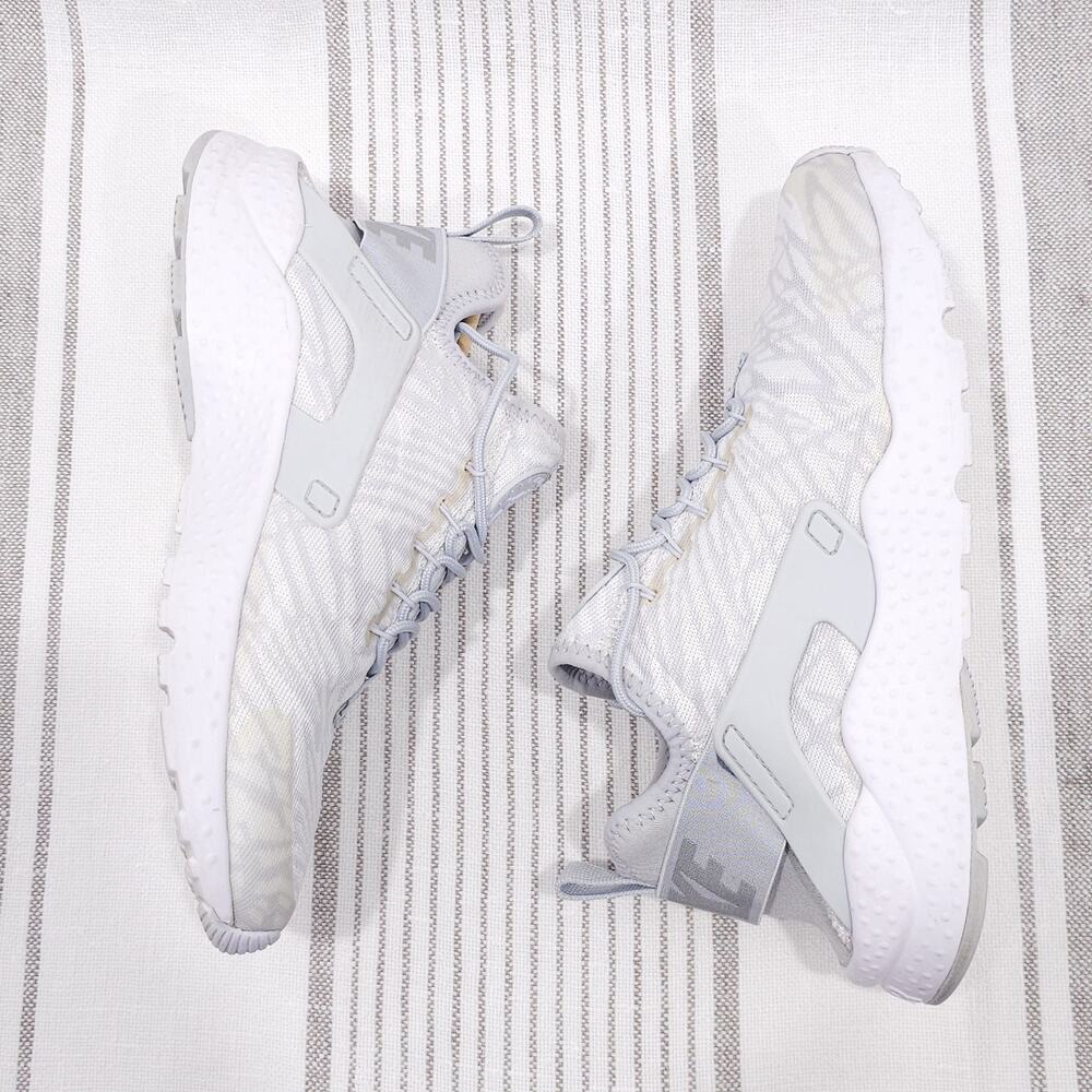 Nike White Athletic Running Shoes